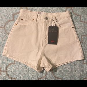 NEW Levi’s High rise shorts
